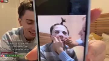COMIENDO HAMBURGUESAS Y SOPRESAS | Clip