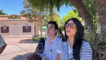 ❤️💕 Ellos esperando su entrada a Disney 💕❤️