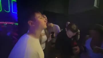 Azdus bawi się dobrze, po lodziku