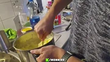 Monni tekee laastia :D