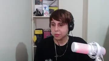 El se le toma todo personal