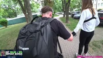 on jest uposledzony?