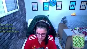 Olha o gato atrás.