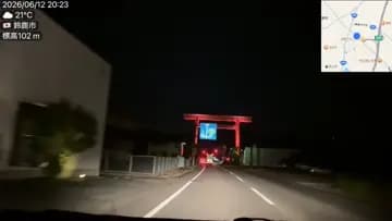 鳥居に驚くしみっちゃん