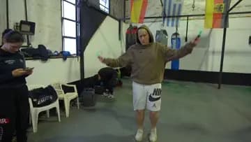el bruneger haciendo boxeo