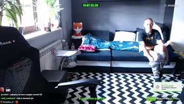 kuźmie mama zaklada spodnie po ekscesach