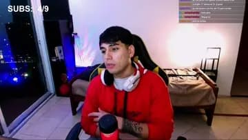 quien es ese abajo de sofa