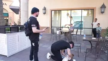 Ben ayuda a niño