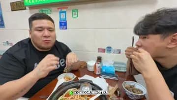 EL GORDO TRAGANDO