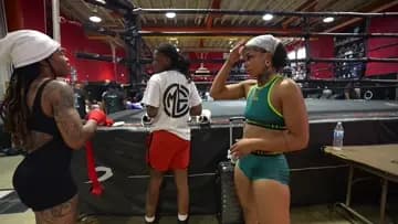 Chrisean oreoaring for her Sparr