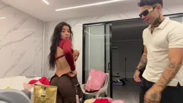 probando ropa