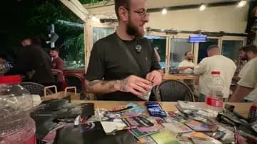 מחפשים את הואן גוך בקלף על הבר | Clip