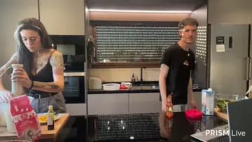 2h ahi dándole taca taca taca