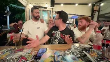 מחפשים את הואן גוך בקלף על הבר | Clip
