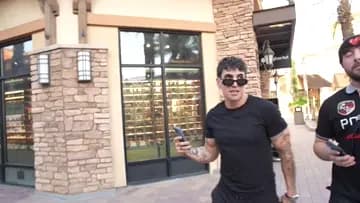 Suave cuidando a Rockito