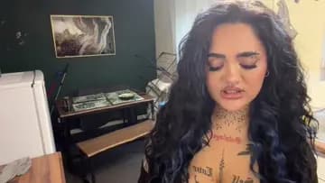 <3