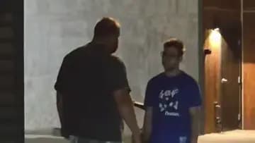 Wtf Alex gets a arm Job