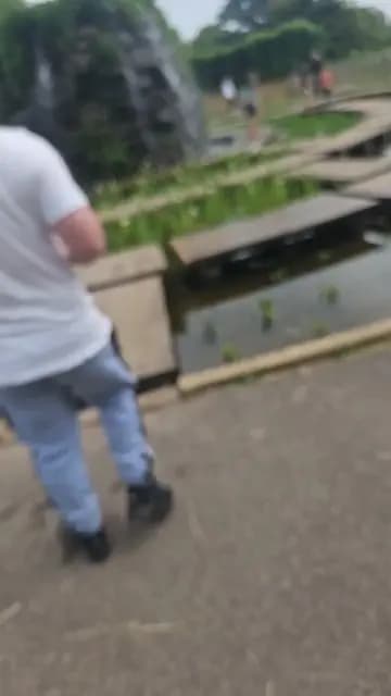 Hever Castle's Water Maze Was NOT What I Expected