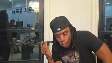 Mando calls to defend Mia saying n word