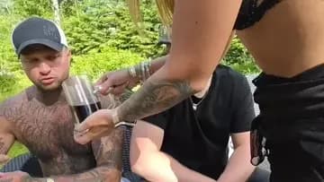 sideboob